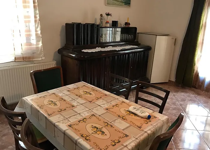 Baratsag Haz بيت ضيافة