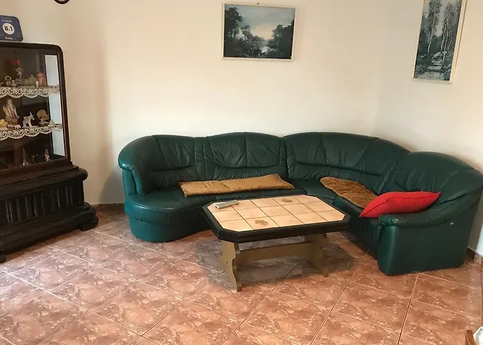 Baratsag Haz بيت ضيافة *